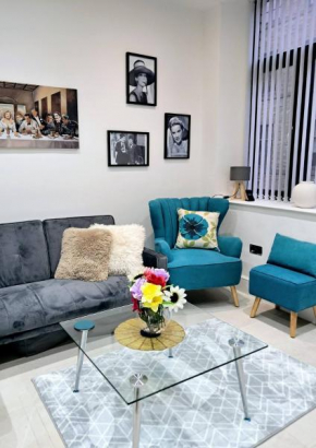 B05 New Boutique Mezzanine Apartment FREE PARKING WiFi City Centre DISC ON WKLY AND MONTHLY STAYS